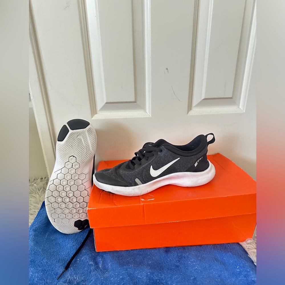 Nike Flex Experience 8 Size 6.5W - Picture 3 of 6